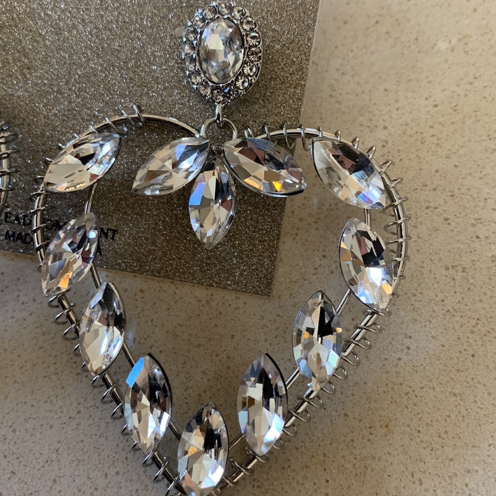Natasha‎ Couture Crystal Heart Earrings - Picture 7 of 7